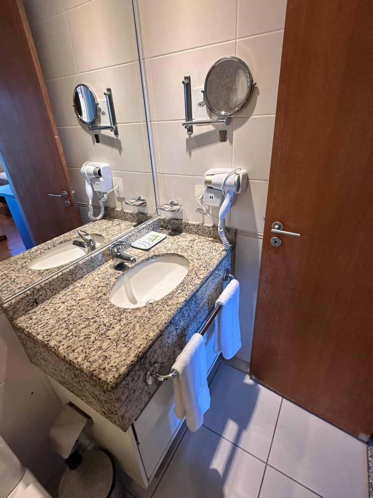 Barra Da Tijuca - 508 - De Frente Para Maravilhosa Piscina - Estacionamento Gratuito - Academia Comphania Atletica - Balsa Para Praia Gratis - Microondas - Geladeira Grande - Recepcao 24Horas - Wi-Fi - Com Pia Rio de Janeiro Luaran gambar